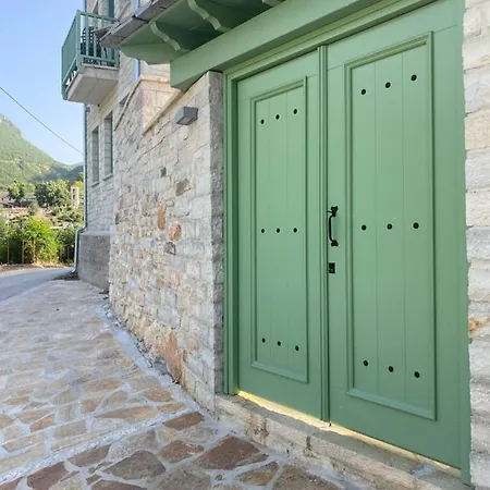 דירות Aristi Boutique Stonehouse With Attic מראה חיצוני תמונה