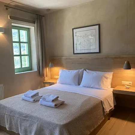 דירות Aristi Boutique Stonehouse With Attic מראה חיצוני תמונה