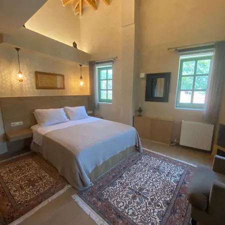 דירות Aristi Boutique Stonehouse With Attic מראה חיצוני תמונה