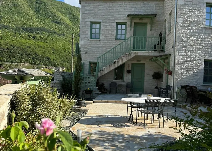 Aristi Boutique Stonehouse With Attic