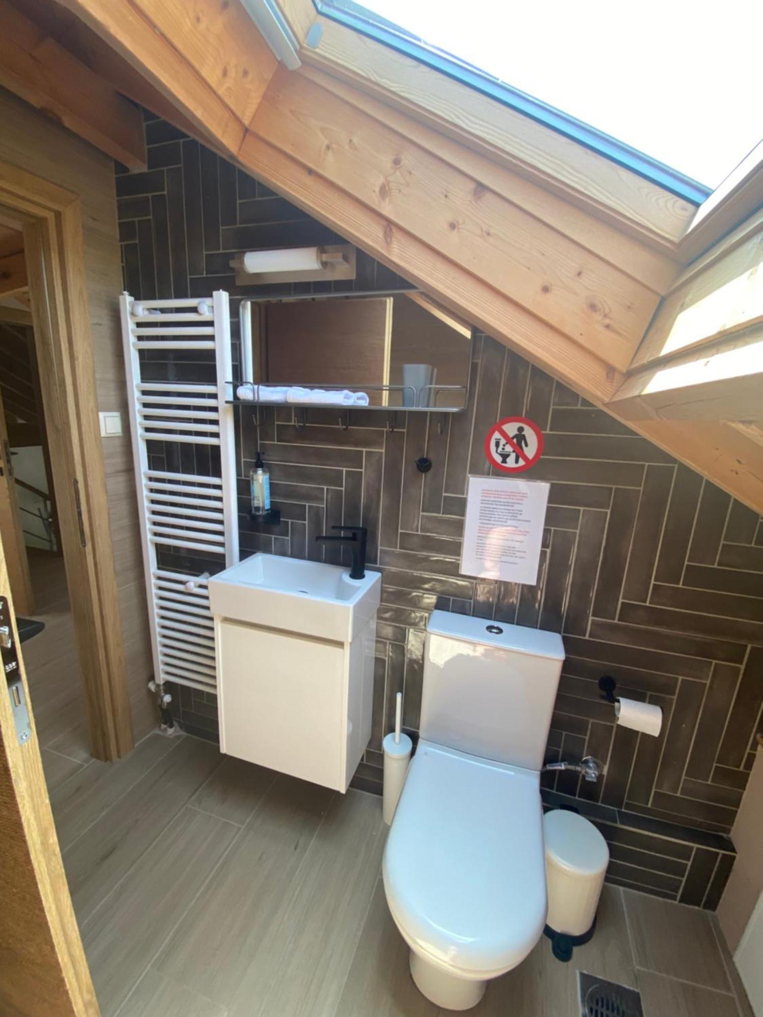 Boutique Stonehouse With Attic Apartment *