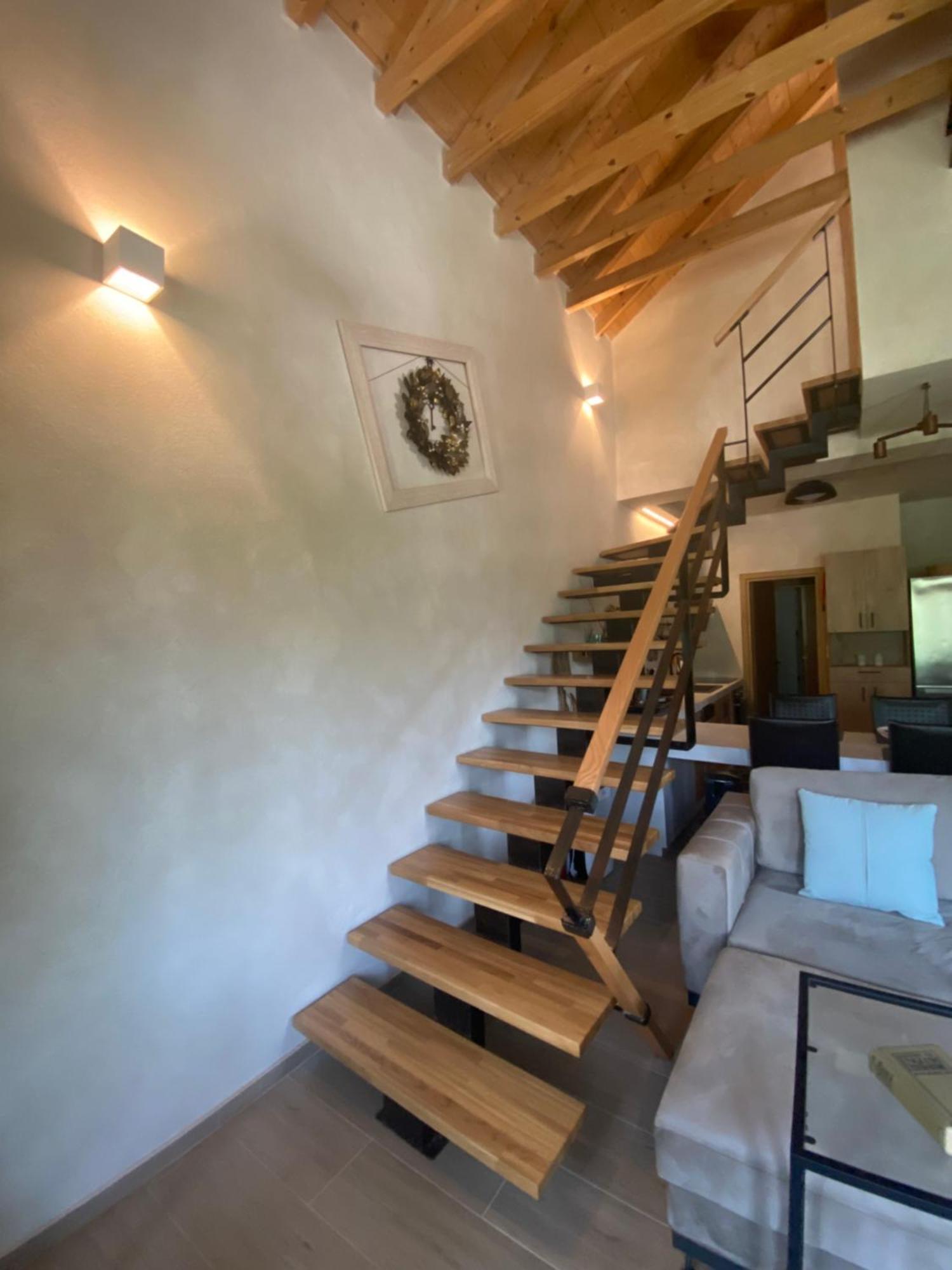 Boutique Stonehouse With Attic Apartment