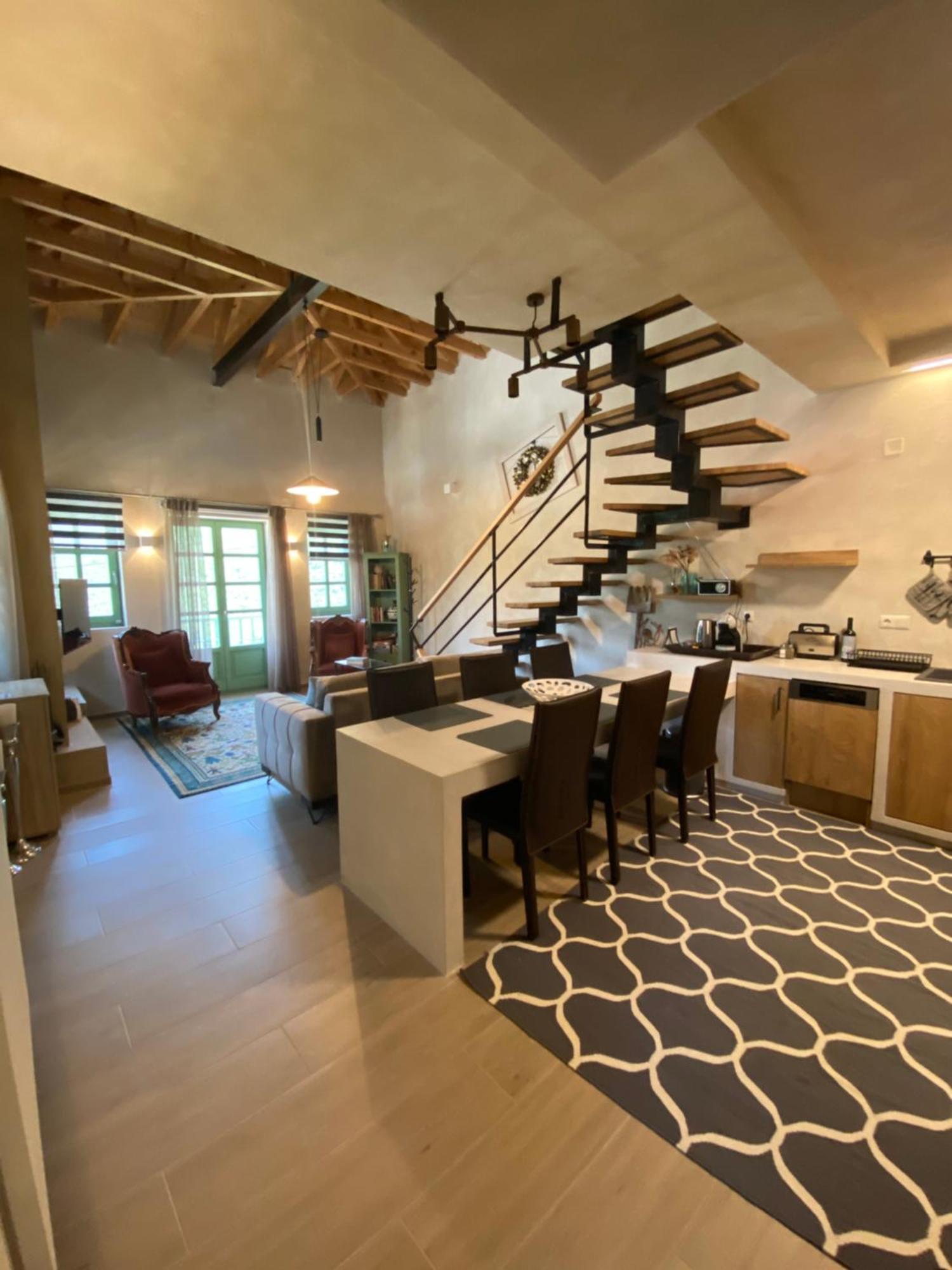 Boutique Stonehouse With Attic Aristi