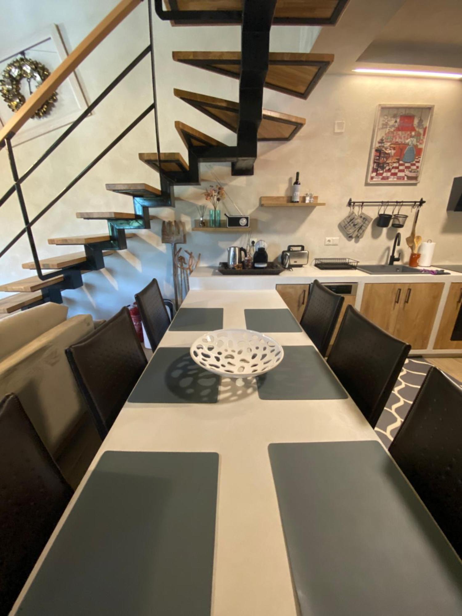Boutique Stonehouse With Attic Apartment