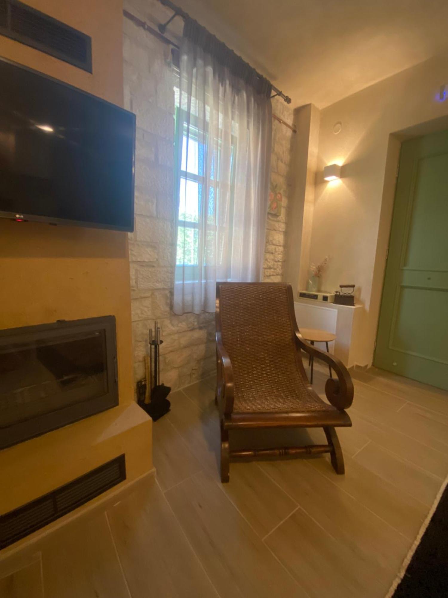 Boutique Stonehouse With Attic Apartment