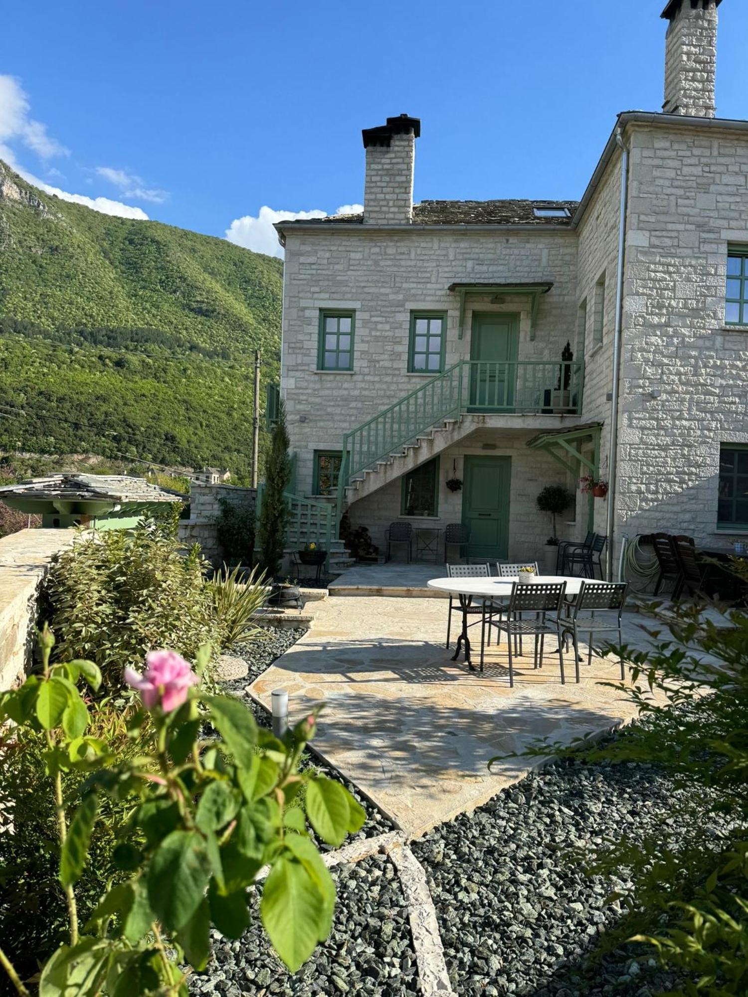 Apartment Boutique Stonehouse With Attic Aristi