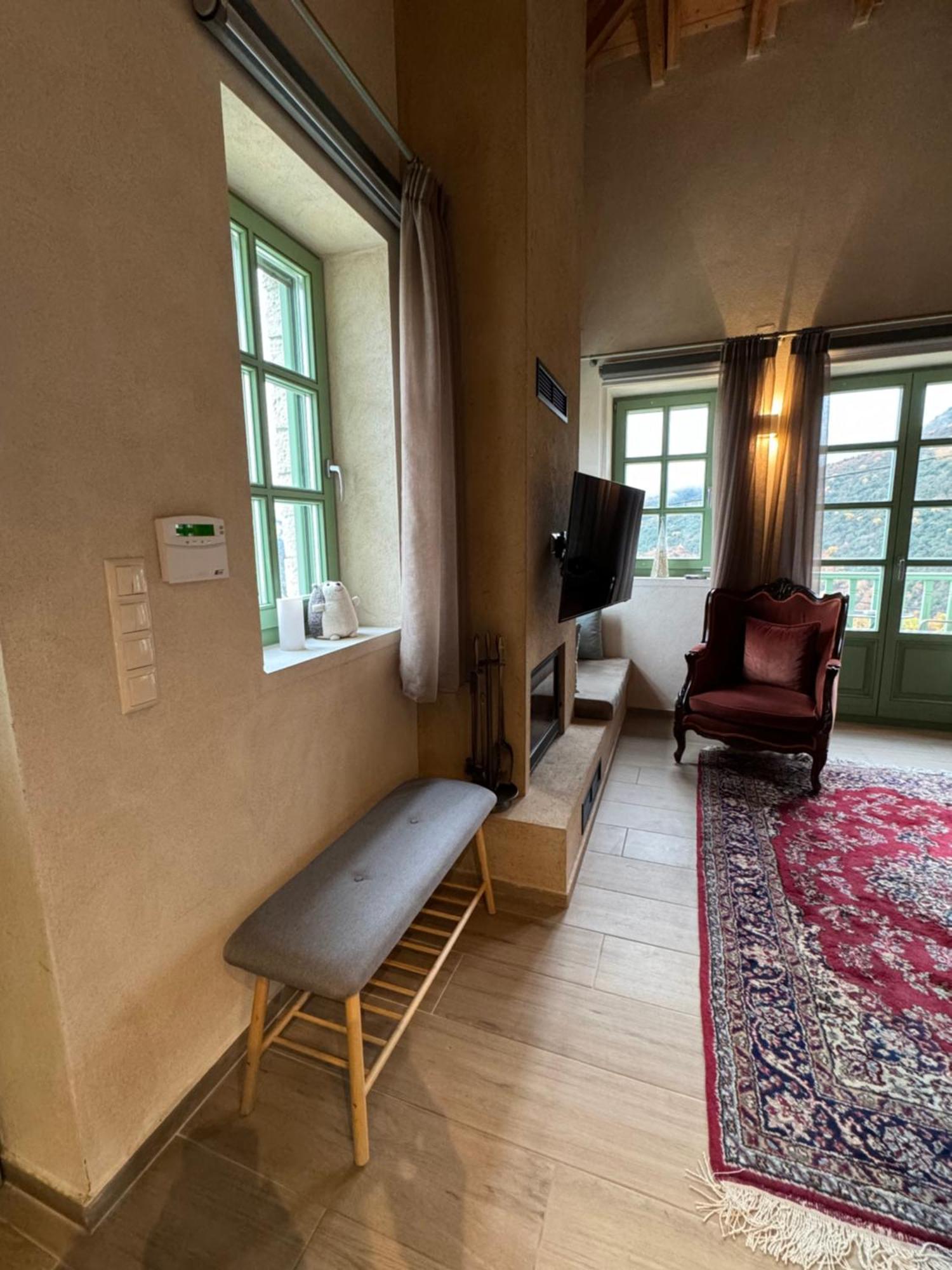 Boutique Stonehouse With Attic Apartment Aristi