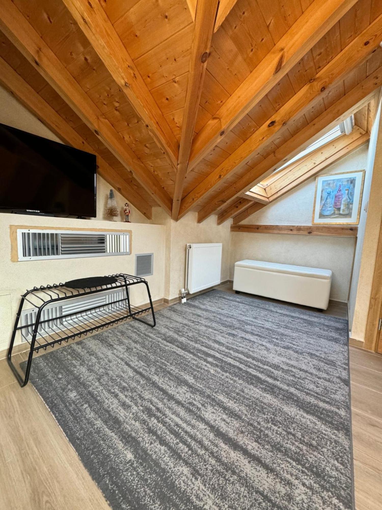 Boutique Stonehouse With Attic Aristi